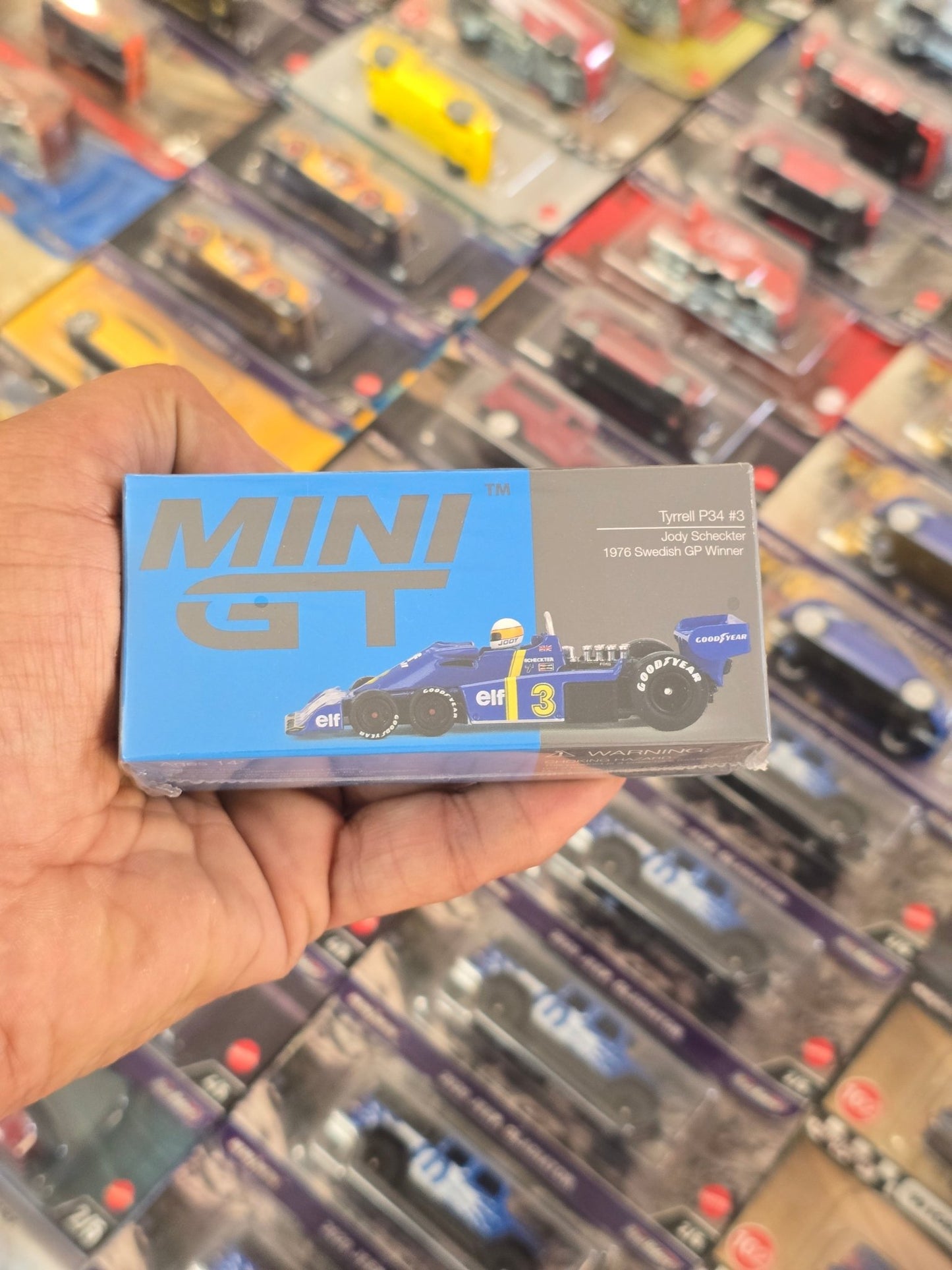 Mini GT Tyrrell P34 #3 Jody Scheckter - 1976 Swedish GP Winner (Sealed Box) - Kinder Logs