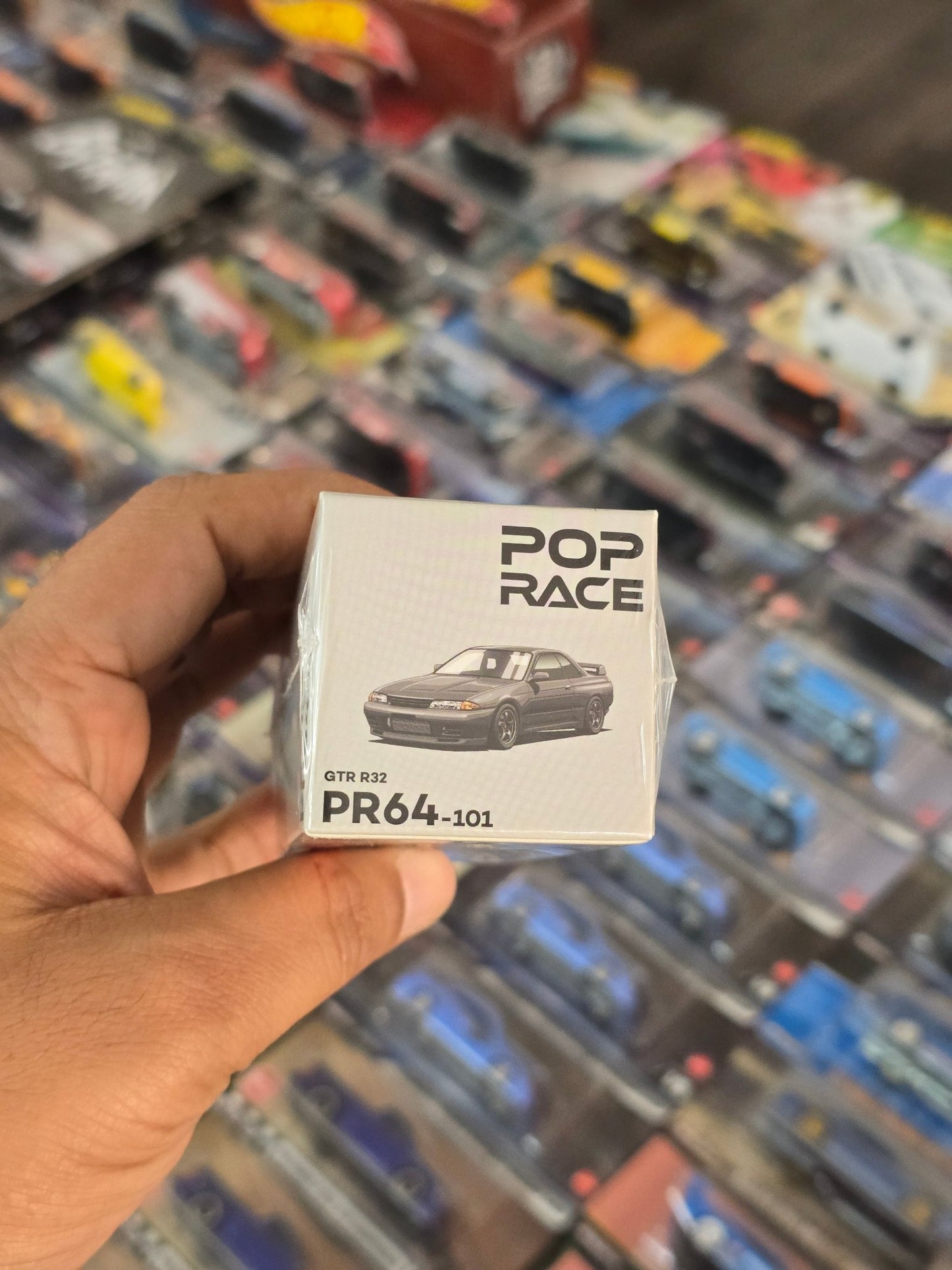 Pop Race Nissan Skyline GT - R R32 (PR64 - 101) - Sealed Box - Kinder Logs