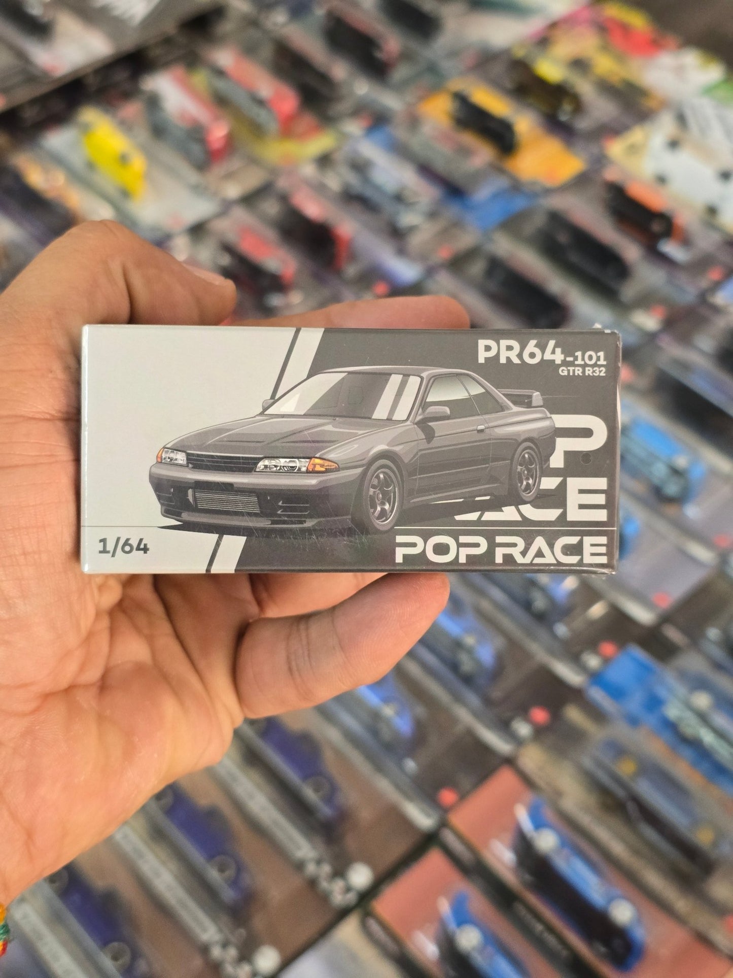 Pop Race Nissan Skyline GT - R R32 (PR64 - 101) - Sealed Box - Kinder Logs
