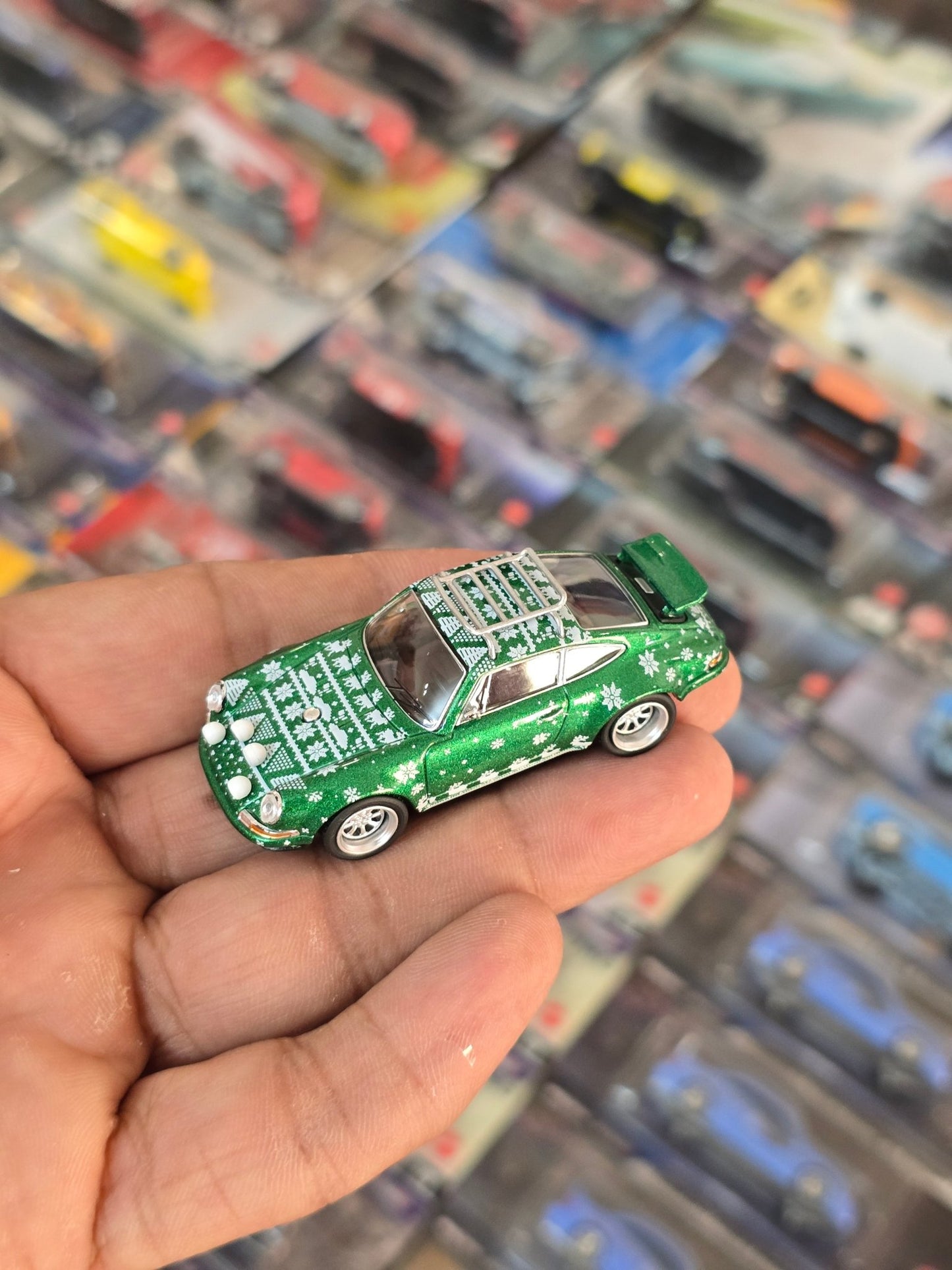 Pop Race Porsche 911 Singer Christmas Edition (Open Box) - Kinder Logs