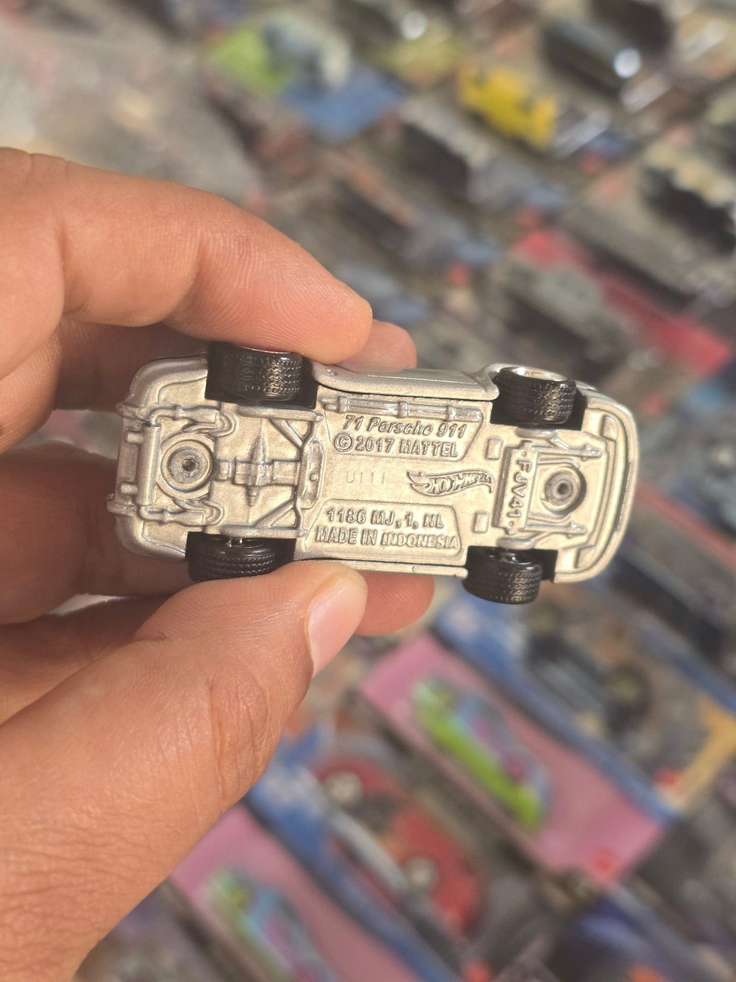 Premium Hot Wheels 1971 Porsche 911 - Top Gun Maverick (Uncarded) - Kinder Logs