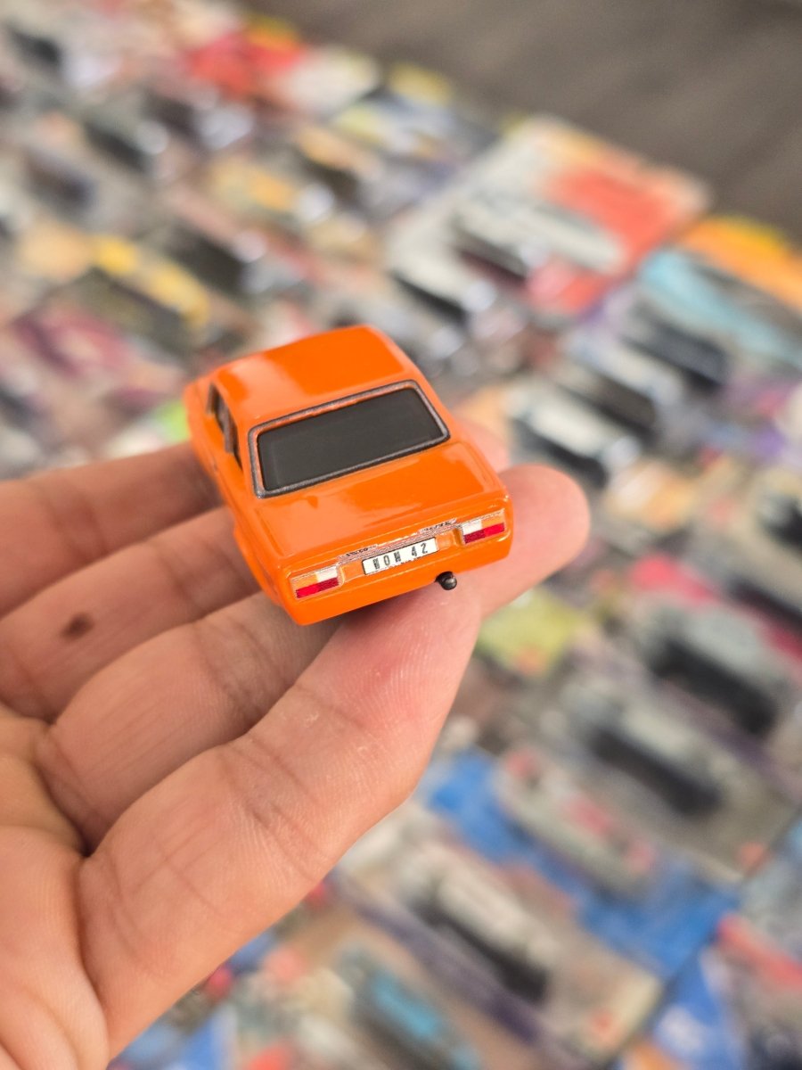 Premium Hot Wheels 1973 Volvo 142 GL (Uncarded) - Kinder Logs