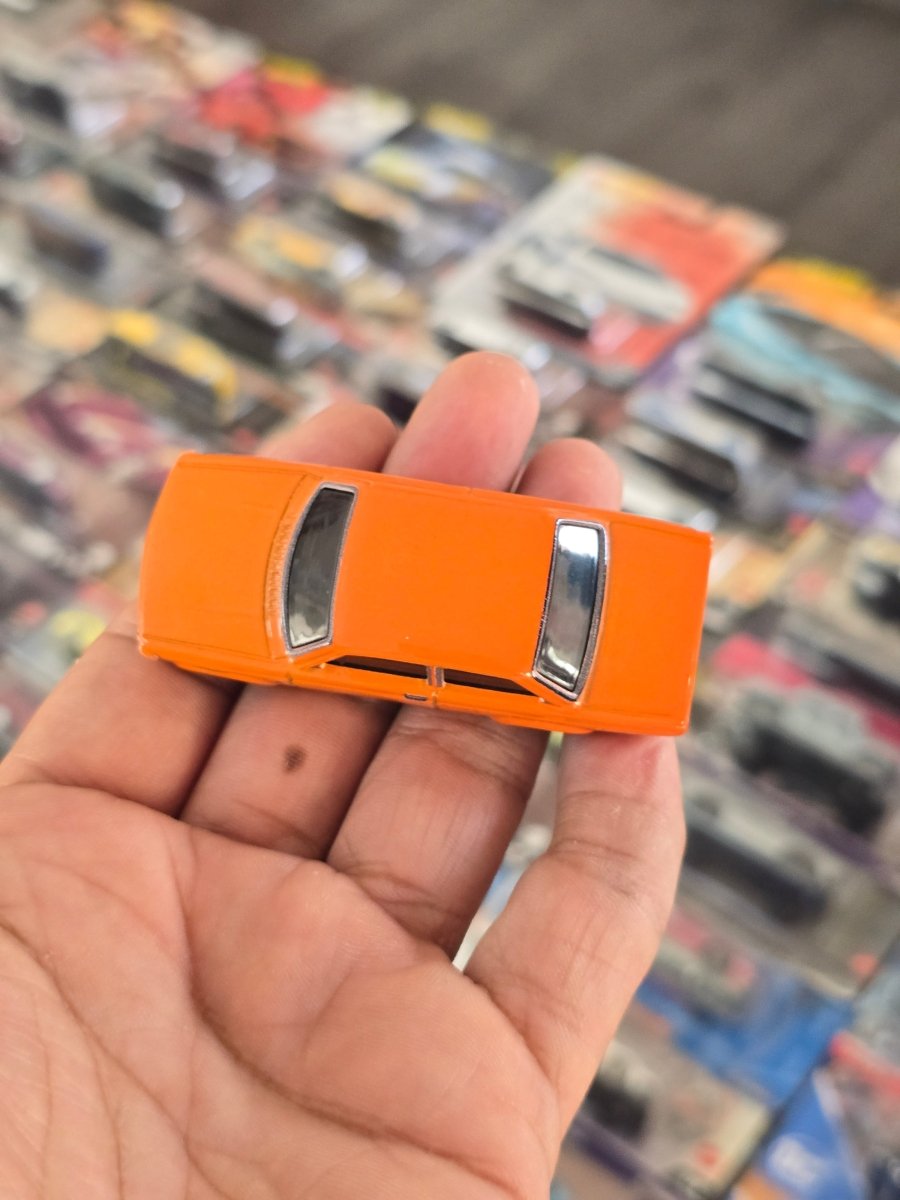 Premium Hot Wheels 1973 Volvo 142 GL (Uncarded) - Kinder Logs