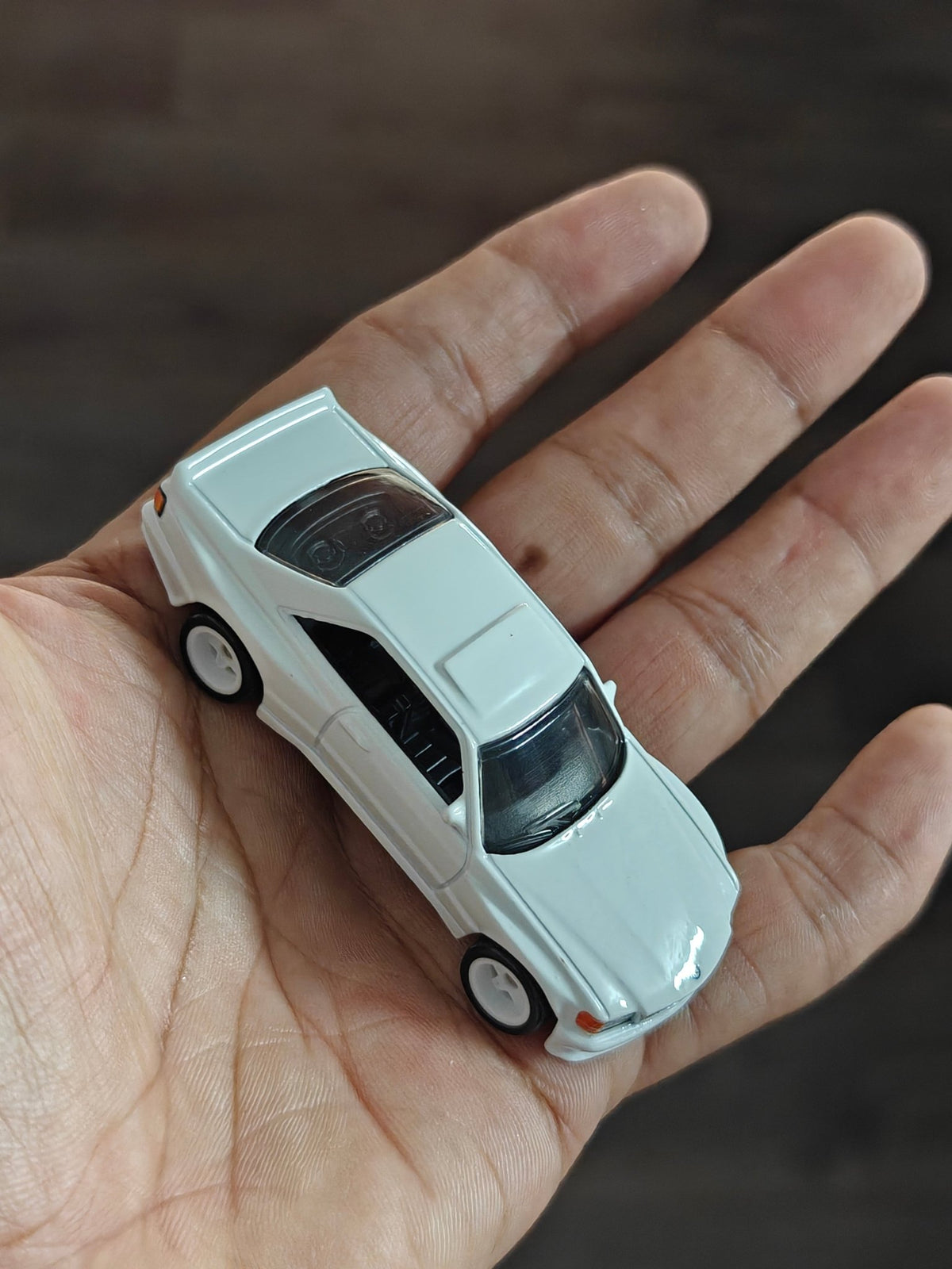 Premium Hot Wheels 1989 Mercedes-Benz 560 SEC AMG - White (Uncarded - New) - Kinder Logs