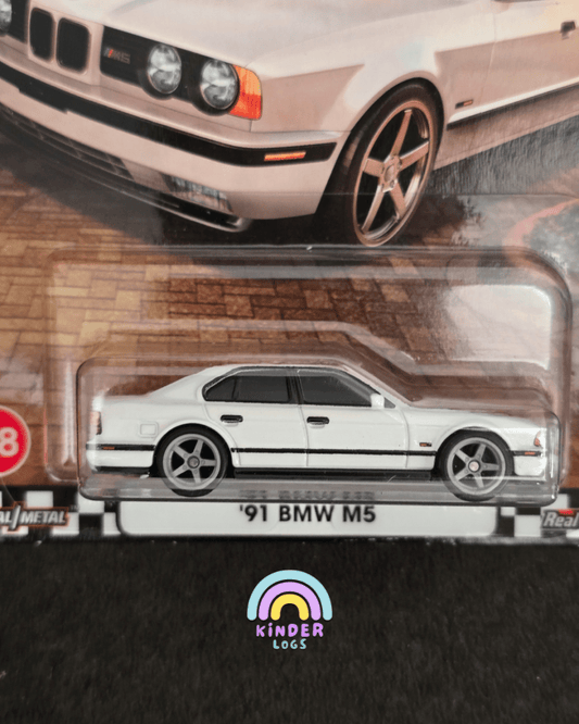 Premium Hot Wheels 1991 BMW M5 - Boulevard 118 - Kinder Logs