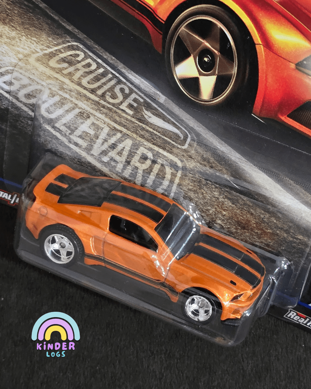 Premium Hot Wheels 2014 Custom Ford Mustang - Cruise Boulevard - Kinder Logs