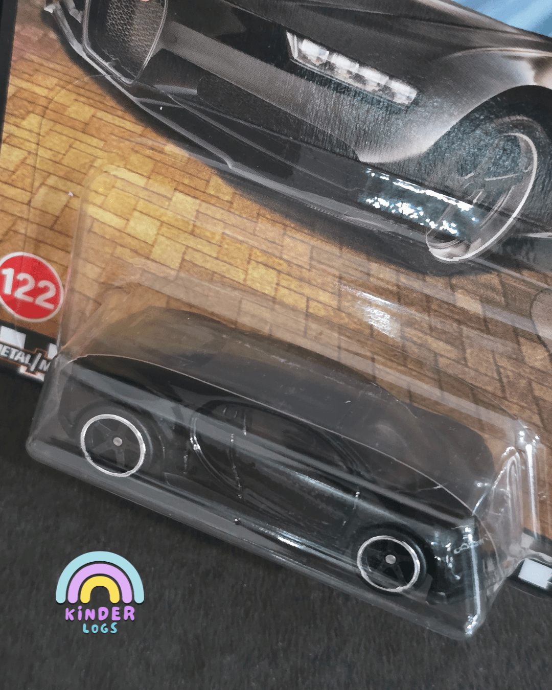 Premium Hot Wheels 2016 Bugatti Chiron - Boulevard 122 (Imported) - Kinder Logs