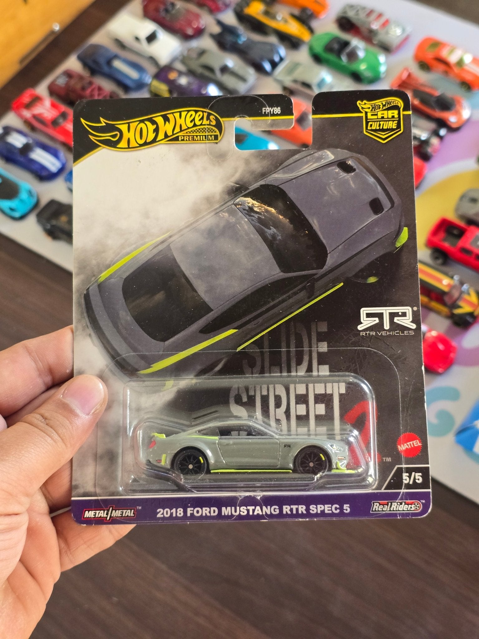 Premium Hot Wheels 2018 Ford Mustang RTR Spec 5 (Imported) - Kinder Logs