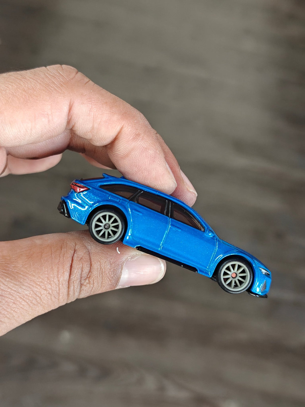 Premium Hot Wheels 2020 Audi RS6 Avant - Deutschland Design (Uncarded - New) - Kinder Logs