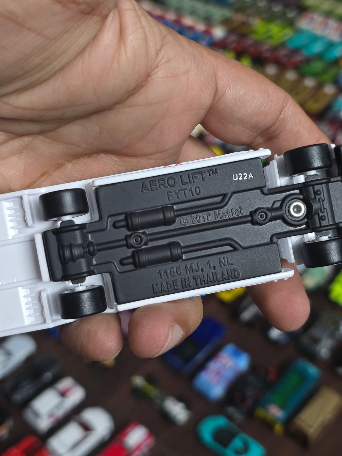 Premium Hot Wheels Aero Lift - White (Uncarded - New) - Kinder Logs