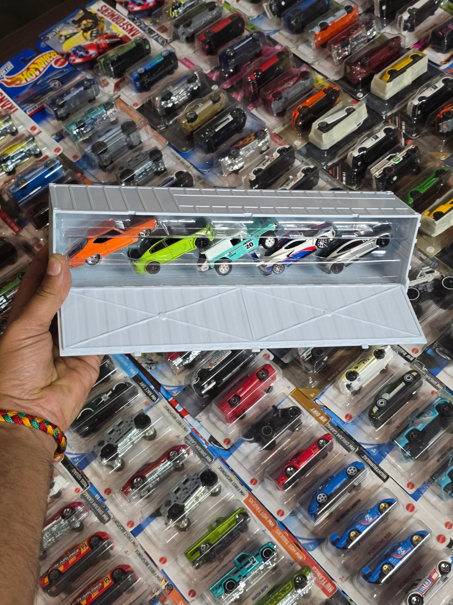 Premium Hot Wheels American Scene Container (5 Cars Pack) - Kinder Logs