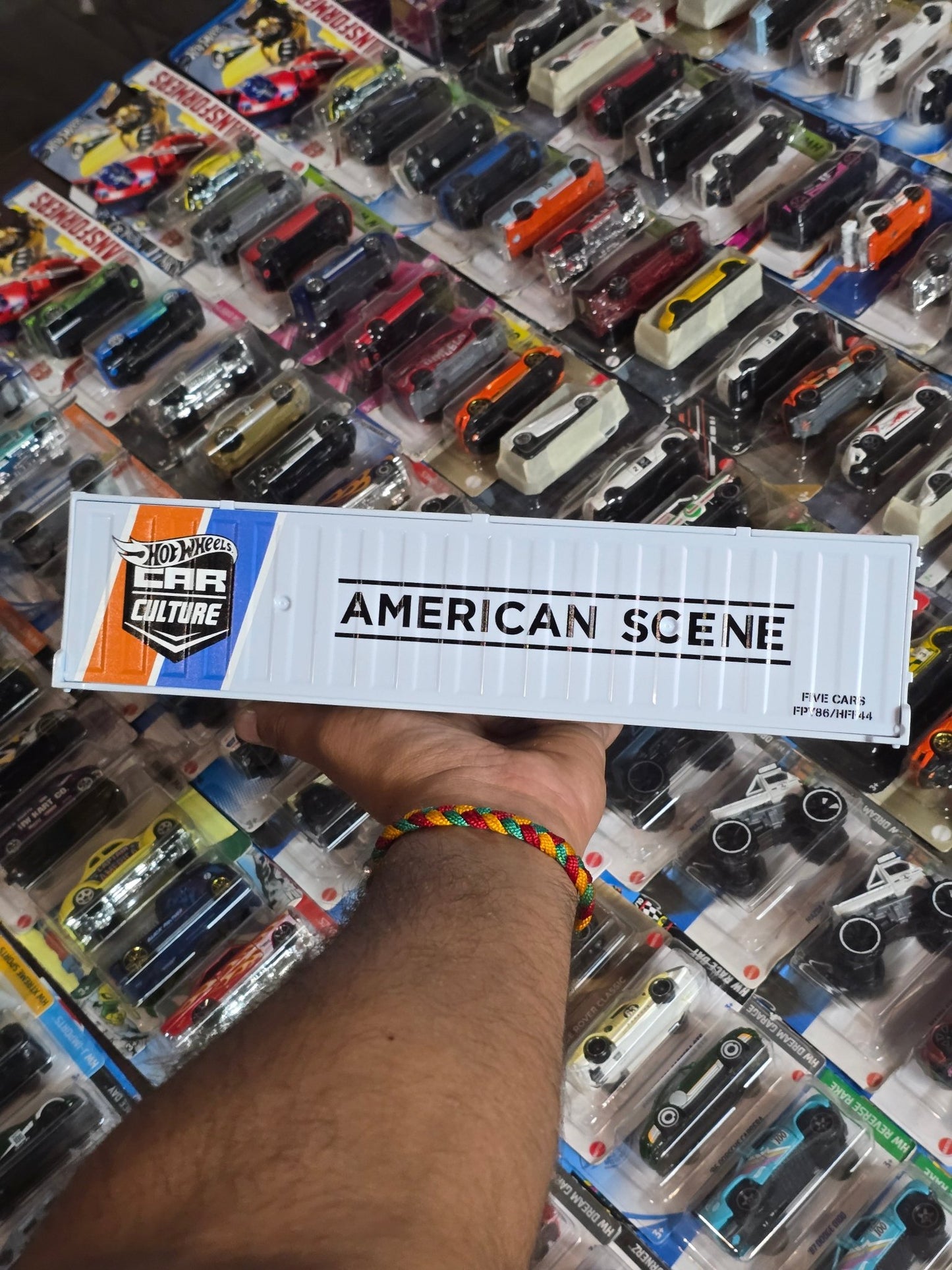 Premium Hot Wheels American Scene Container (5 Cars Pack) - Kinder Logs