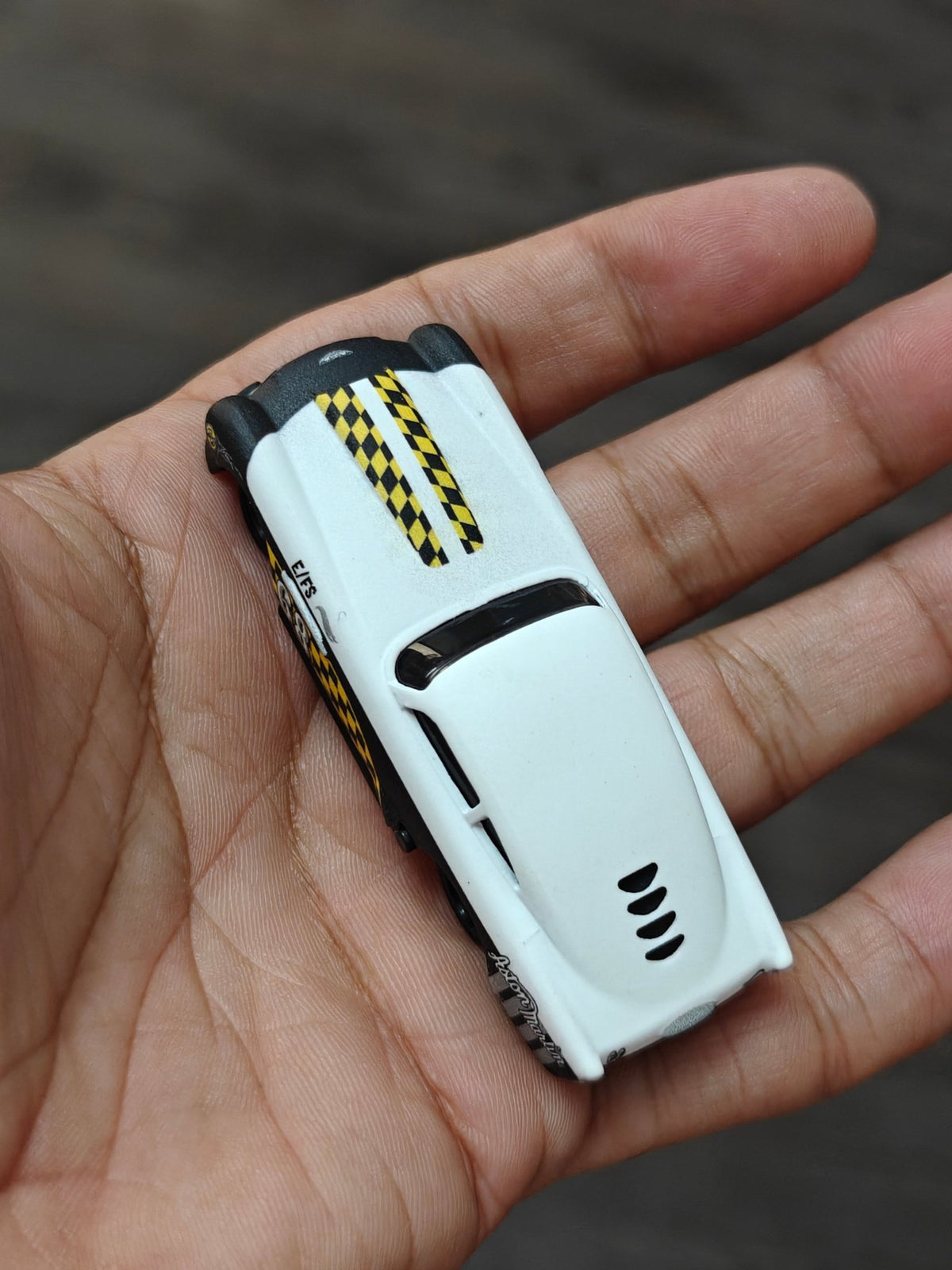 Premium Hot Wheels Aston Martin DB4GT High-Speed Edition (Uncarded - New) - Kinder Logs