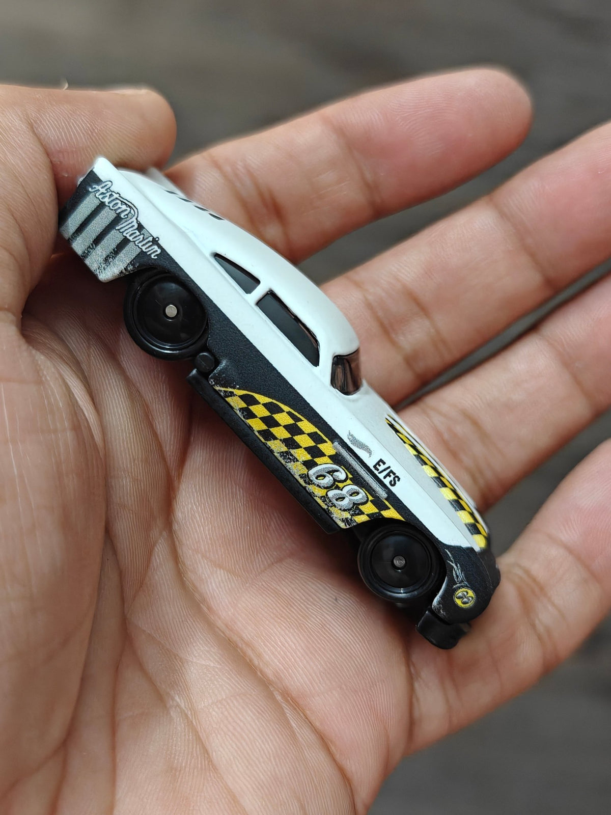 Premium Hot Wheels Aston Martin DB4GT High-Speed Edition (Uncarded - New) - Kinder Logs