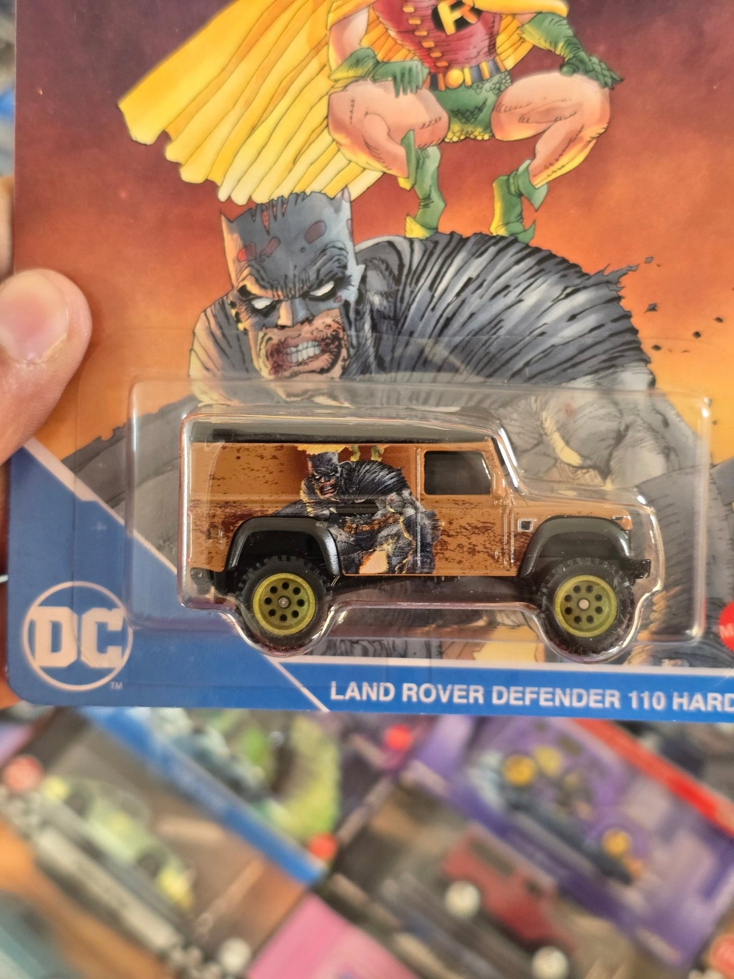 Premium Hot Wheels DC Batman & Robin Land Rover Defender 110 Hard Top - Kinder Logs