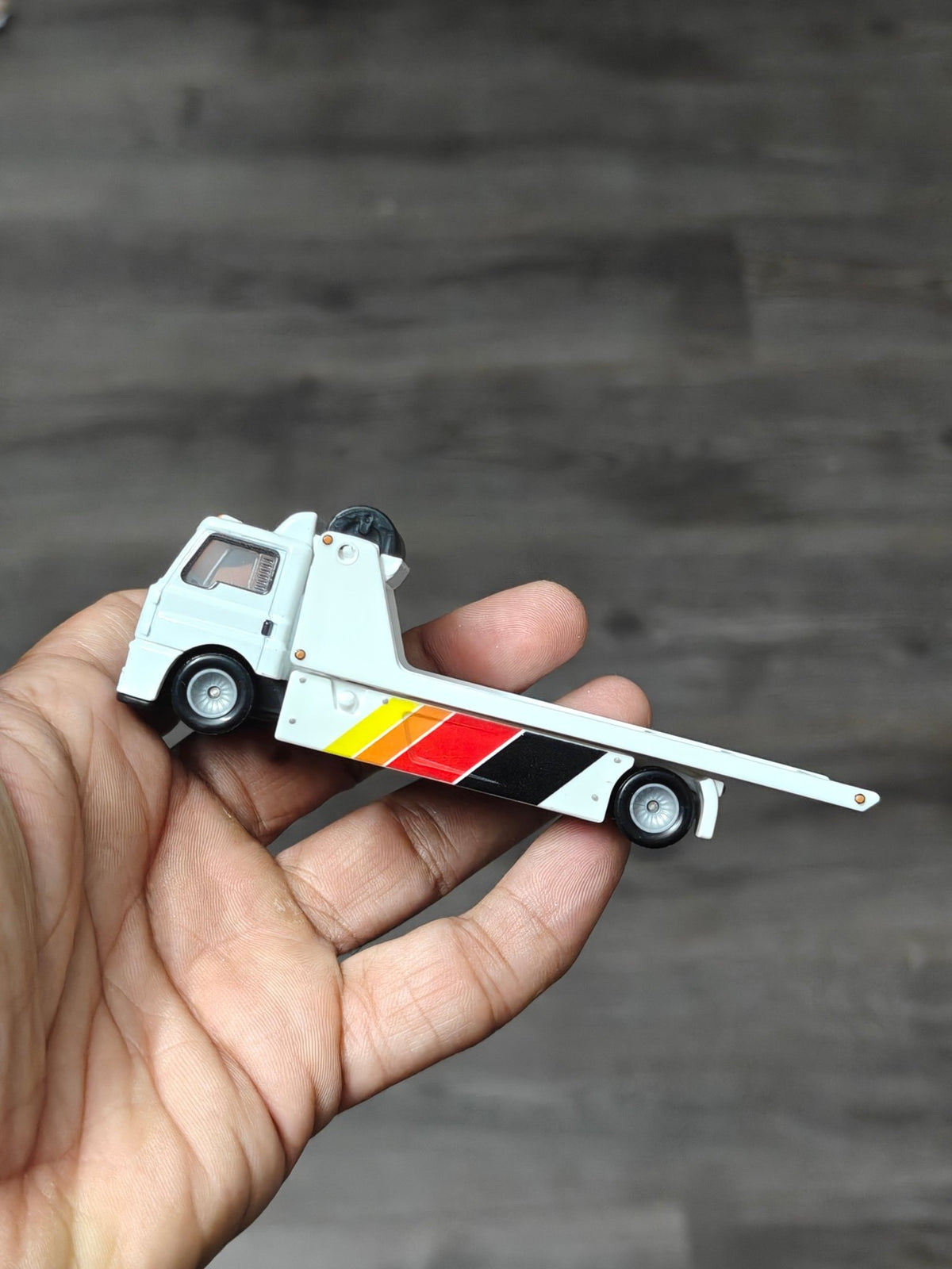 Premium Hot Wheels Fleet Street Hauler (Uncarded - New) - Kinder Logs