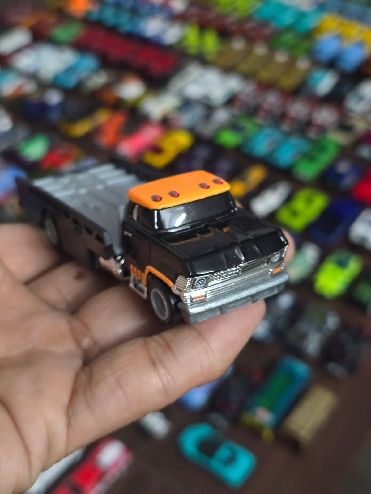 Premium Hot Wheels Horizon Hauler - Black (Uncarded - New) - Kinder Logs