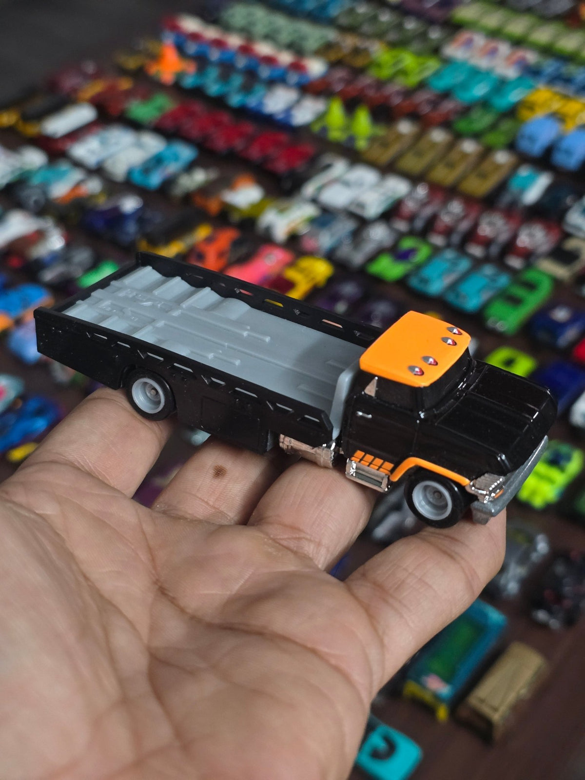 Premium Hot Wheels Horizon Hauler - Black (Uncarded - New) - Kinder Logs
