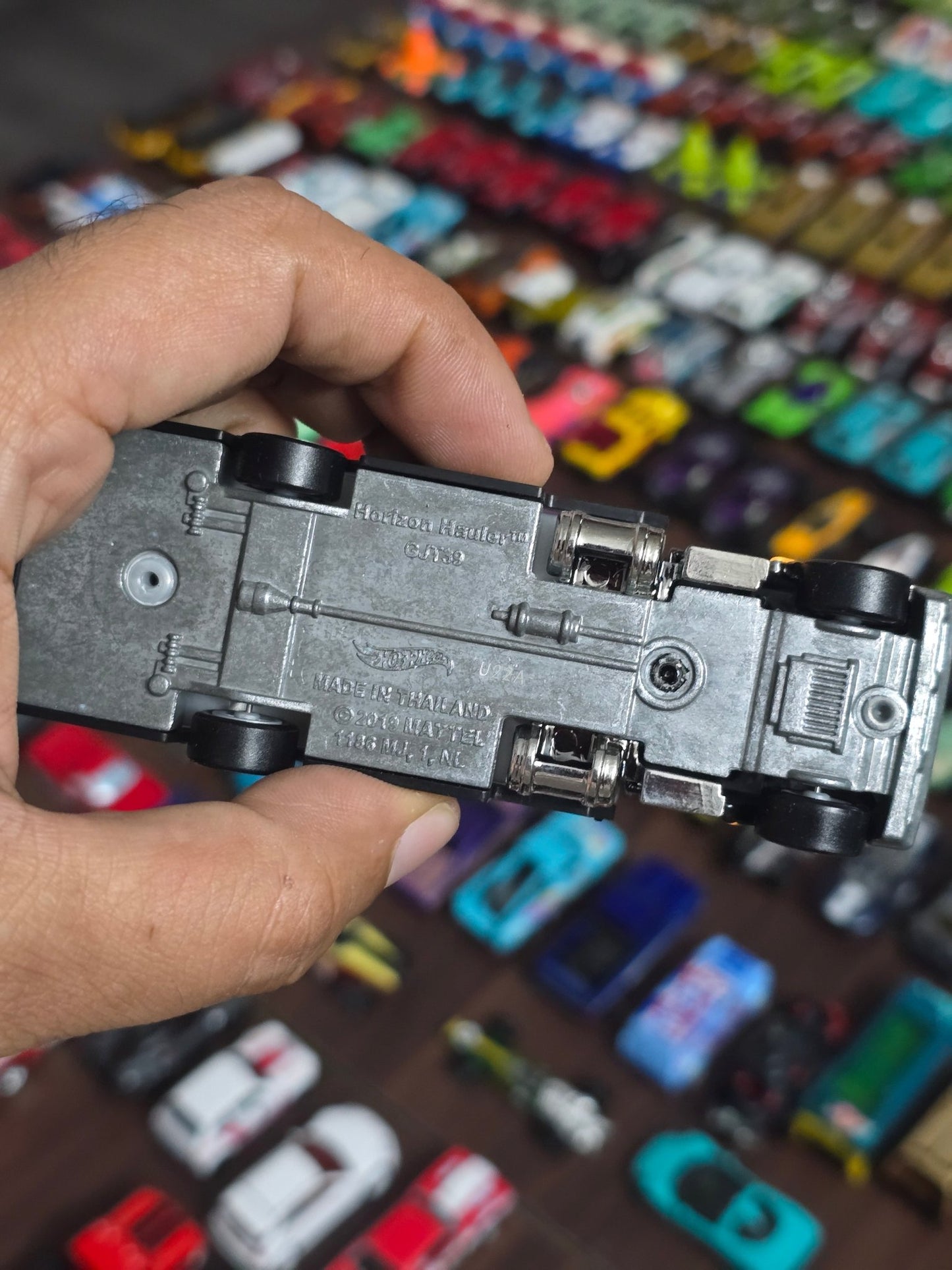 Premium Hot Wheels Horizon Hauler - Black (Uncarded - New) - Kinder Logs