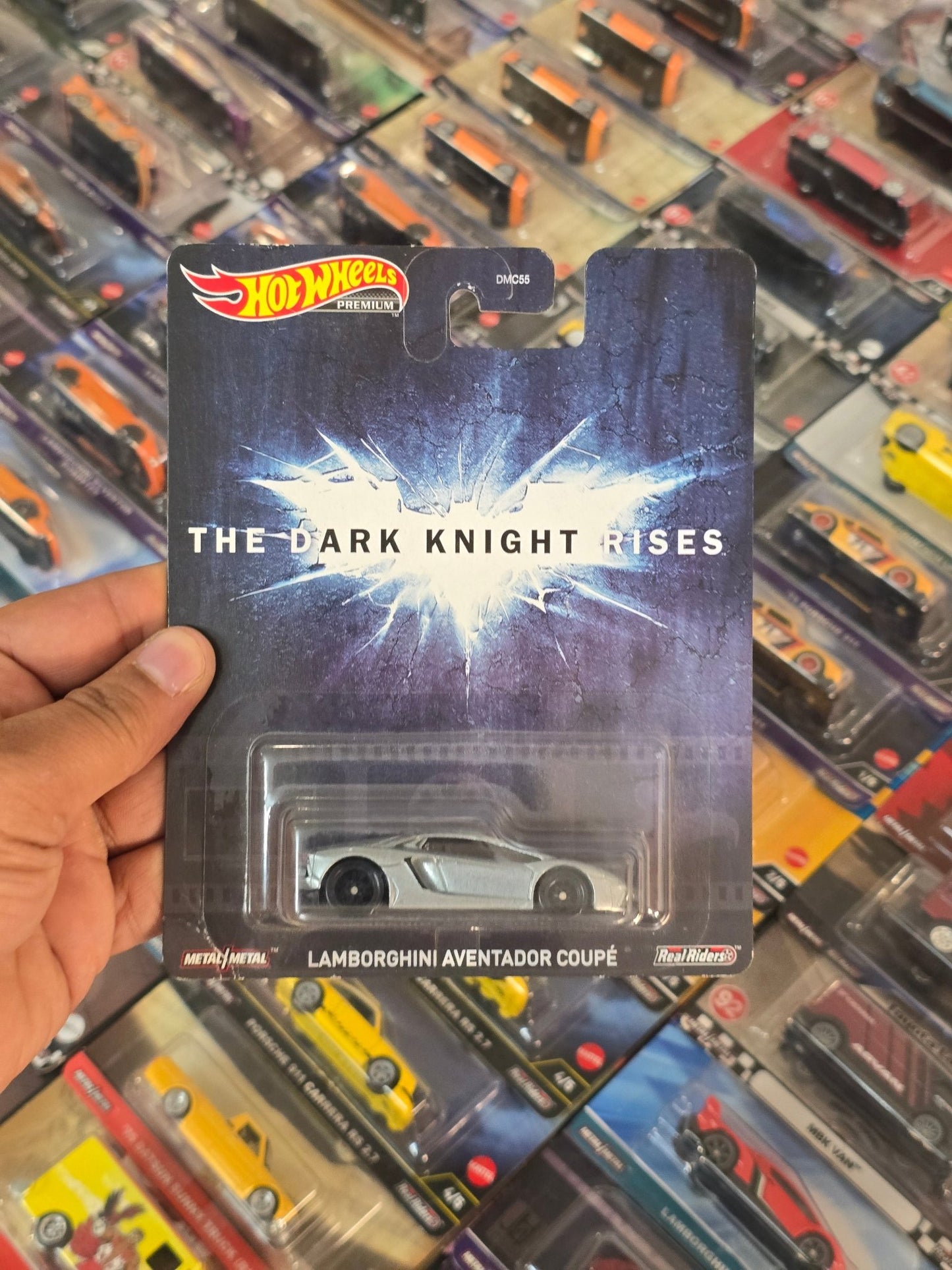 Premium Hot Wheels Lamborghini Aventador - Batman The Dark Knight Rises - Kinder Logs