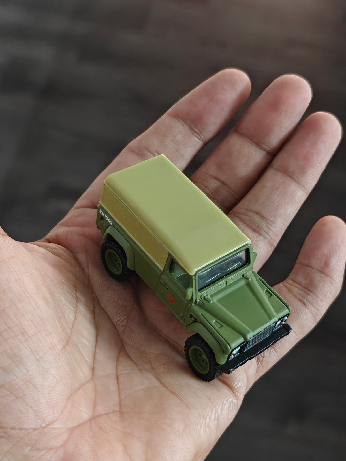 Premium Hot Wheels Land Rover Defender 110 - Green (Uncarded - New) - Kinder Logs