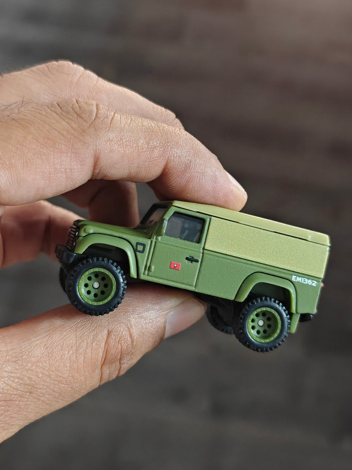 Premium Hot Wheels Land Rover Defender 110 - Green (Uncarded - New) - Kinder Logs