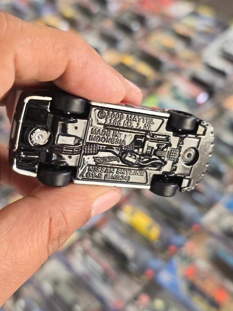 Premium Hot Wheels Nissan Skyline GT - R (BNR34) - Gran Turismo 7 (Uncarded) - Kinder Logs