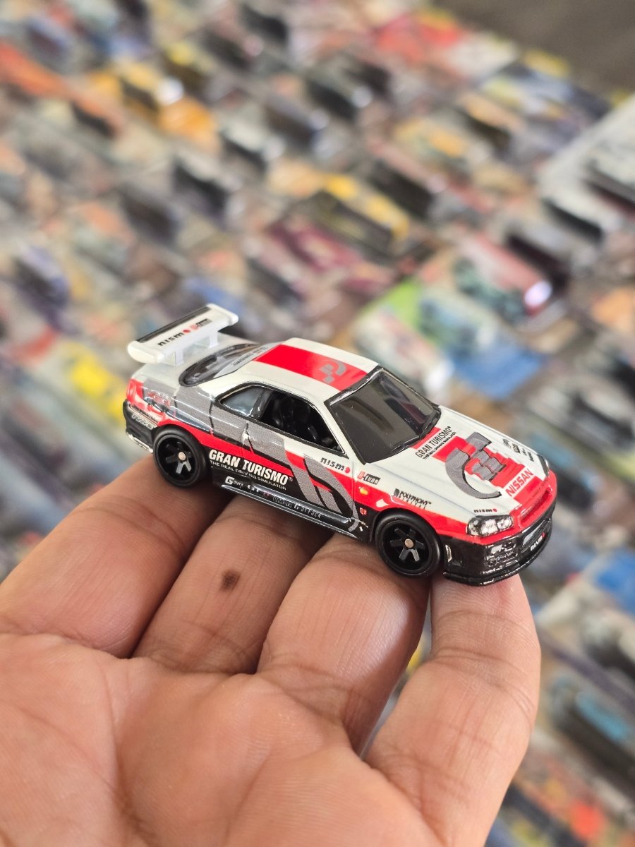Premium Hot Wheels Nissan Skyline GT - R (BNR34) - Gran Turismo 7 (Uncarded) - Kinder Logs