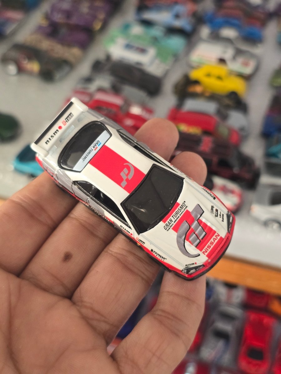 Premium Hot Wheels Nissan Skyline GT - R (BNR34) - Gran Turismo 7 (Uncarded) - Kinder Logs