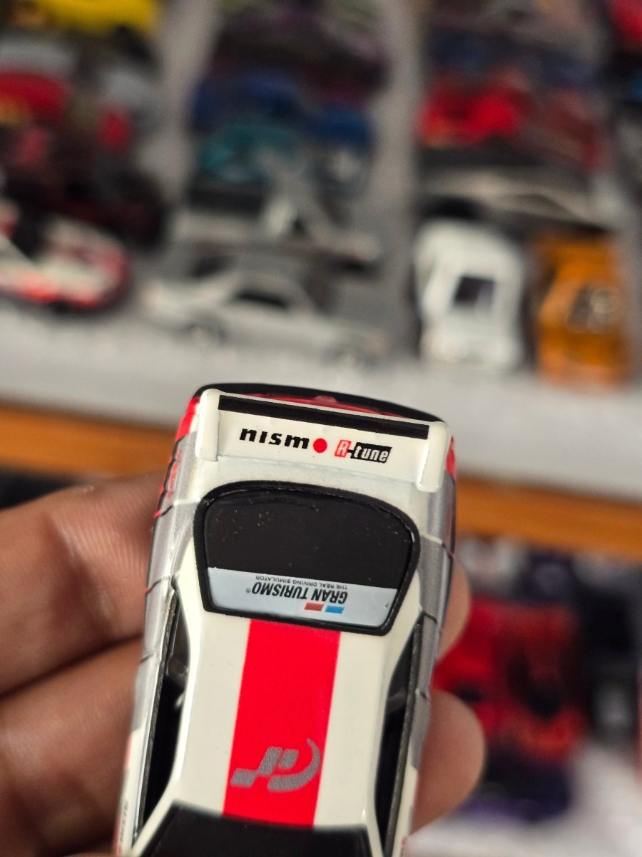 Premium Hot Wheels Nissan Skyline GT - R (BNR34) - Gran Turismo 7 (Uncarded) - Kinder Logs