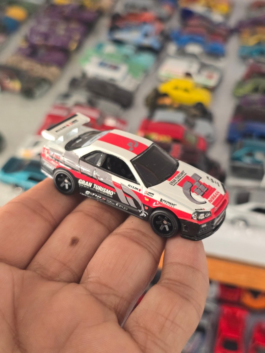 Premium Hot Wheels Nissan Skyline GT - R (BNR34) - Gran Turismo 7 (Uncarded) - Kinder Logs