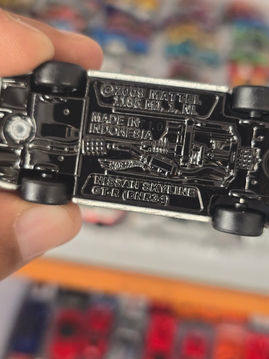 Premium Hot Wheels Nissan Skyline GT - R (BNR34) - Gran Turismo 7 (Uncarded) - Kinder Logs