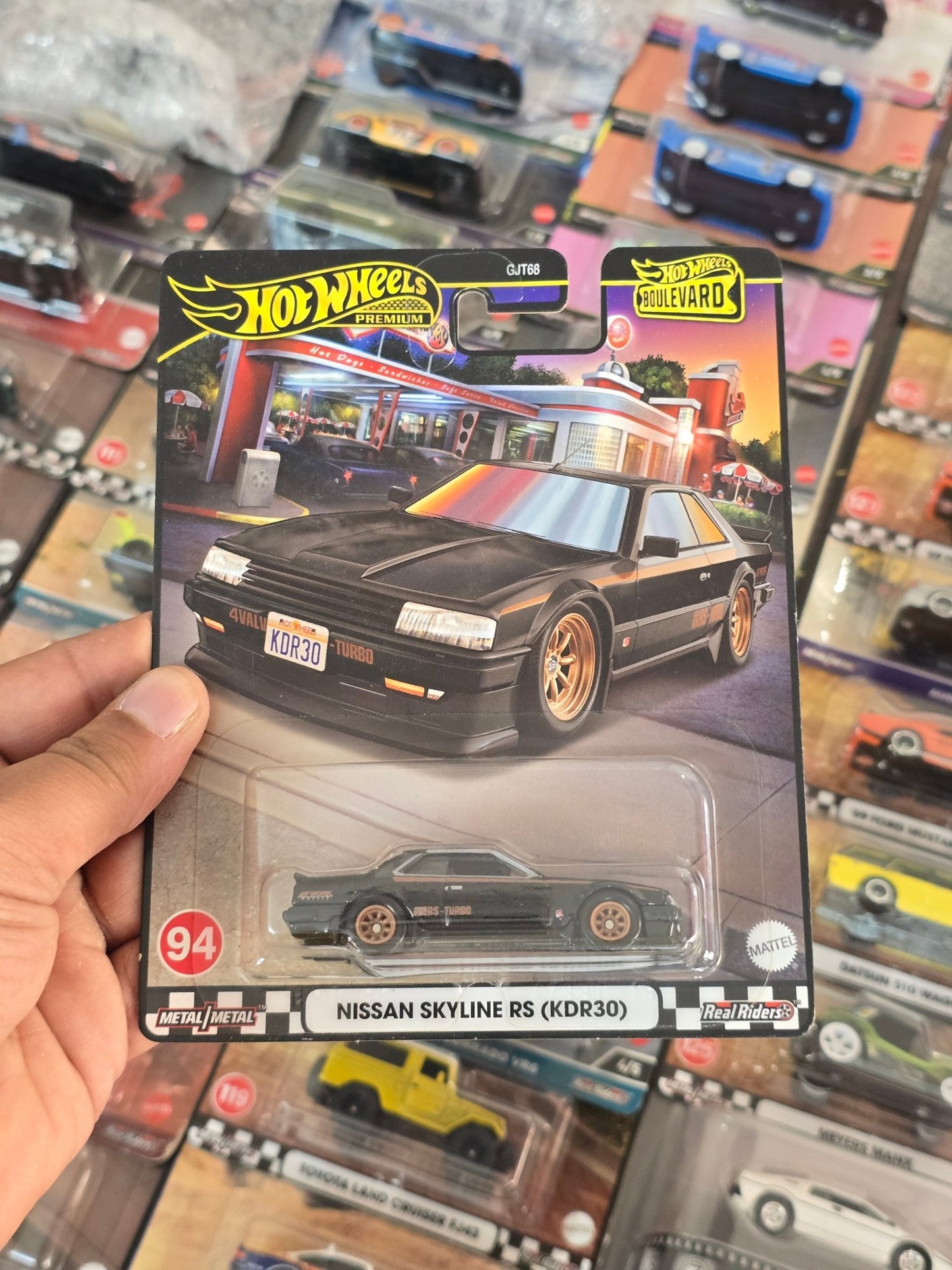 Premium Hot Wheels Nissan Skyline RS (KDR30) - Boulevard 94 - Kinder Logs