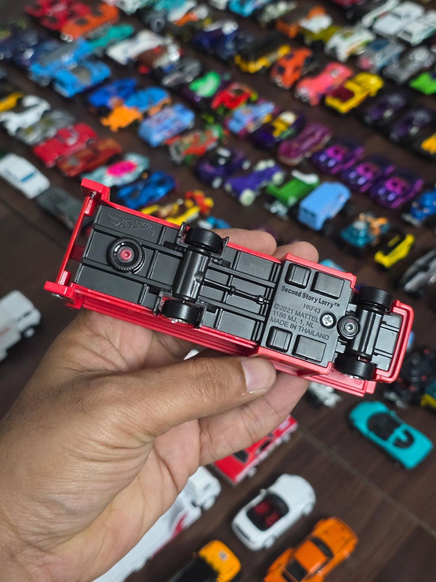 Premium Hot Wheels 'Second Story Lorry' (Uncarded - New) - Kinder Logs