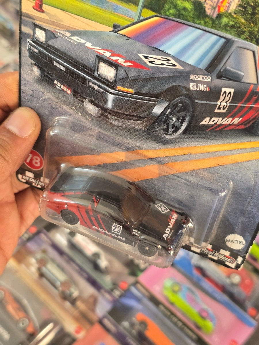 Premium Hot Wheels Toyota AE86 Sprinter Trueno Advan - Boulevard 78 - Kinder Logs