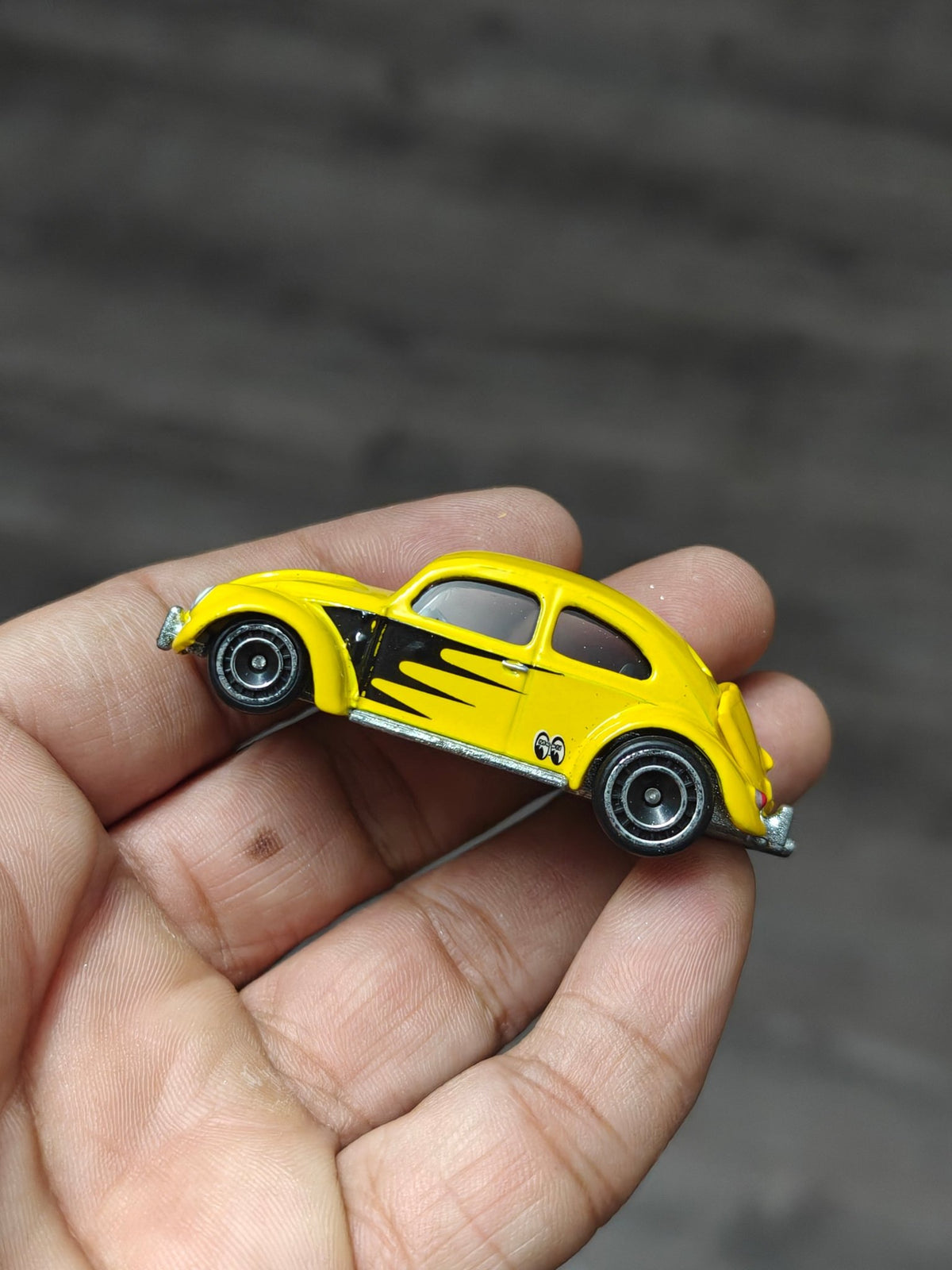 Premium Hot Wheels Volkswagen "Classic Bug" Moon Eyes (Pre - Owned) - Kinder Logs