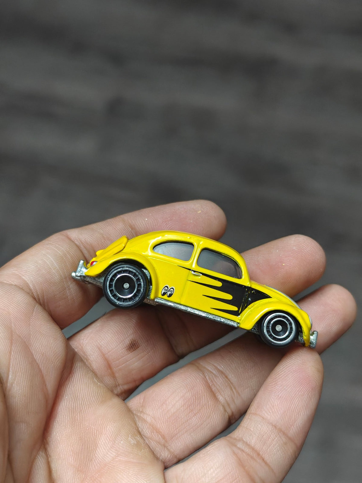 Premium Hot Wheels Volkswagen "Classic Bug" Moon Eyes (Pre - Owned) - Kinder Logs