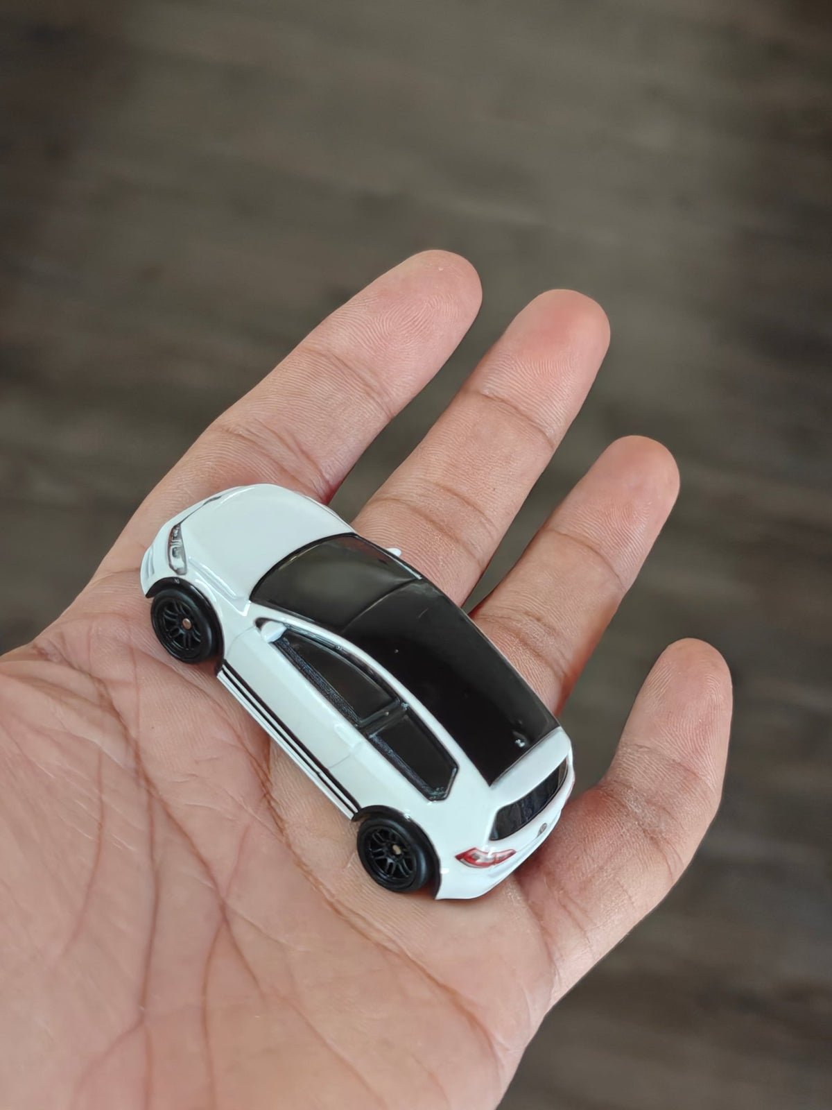 Premium Hot Wheels Volkswagen Golf MK7 GTI - Deutschland Design (Uncarded - New) - Kinder Logs