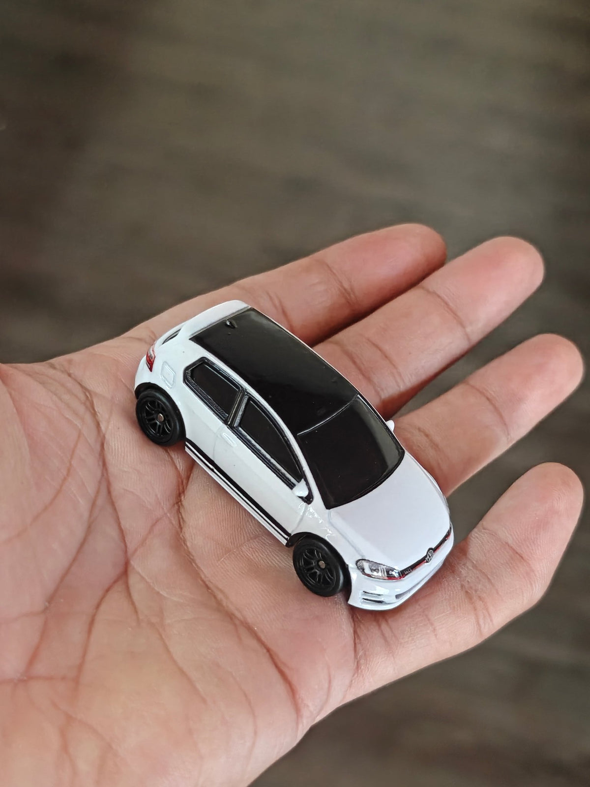 Premium Hot Wheels Volkswagen Golf MK7 GTI - Deutschland Design (Uncarded - New) - Kinder Logs