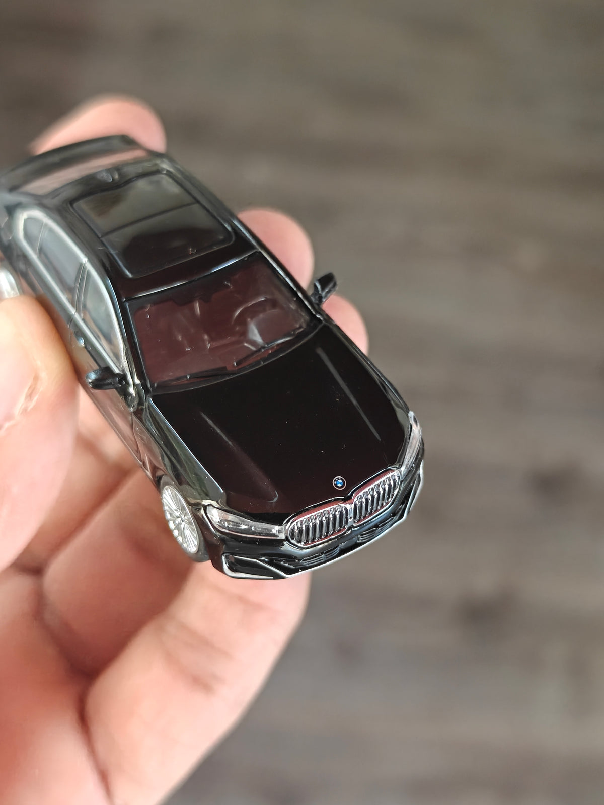 Mini GT BMW 750Li xDrive - Black Sapphire (Open Box)