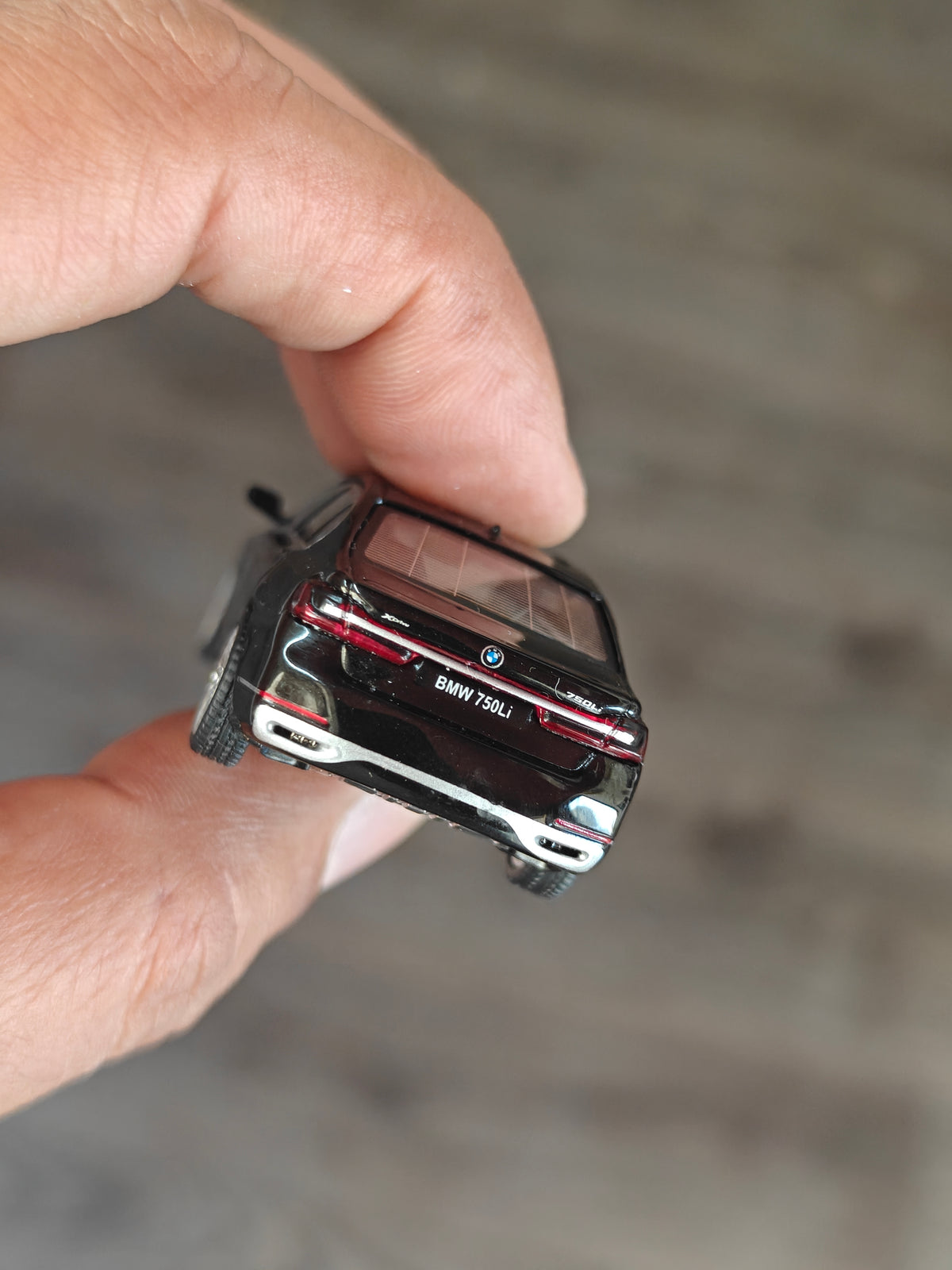 Mini GT BMW 750Li xDrive - Black Sapphire (Open Box)