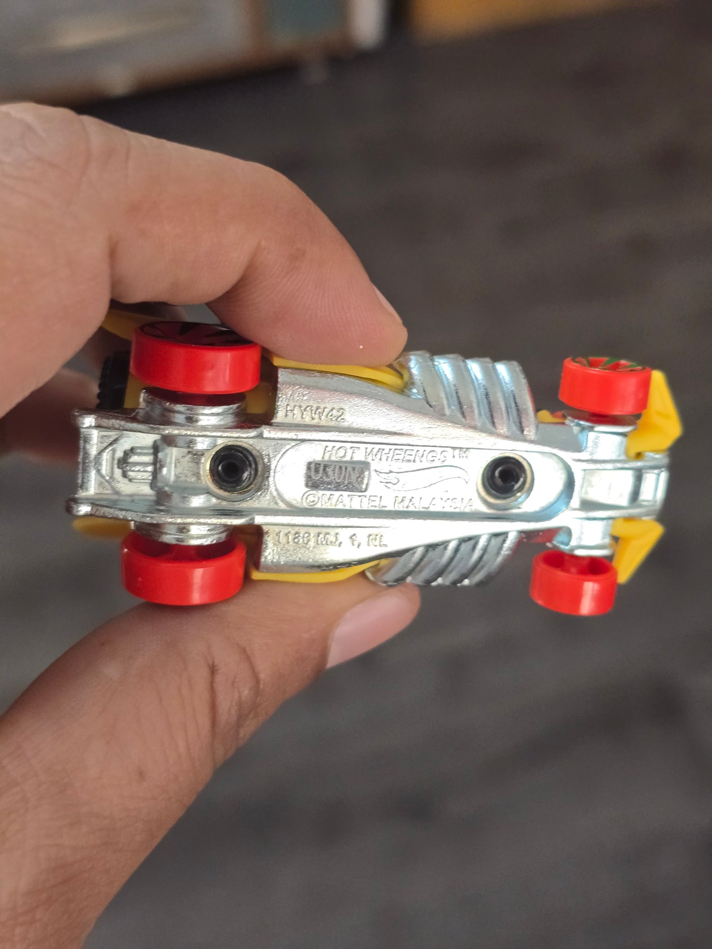 Hot Wheels Hot Wheengs - Yellow (Uncarded - New)