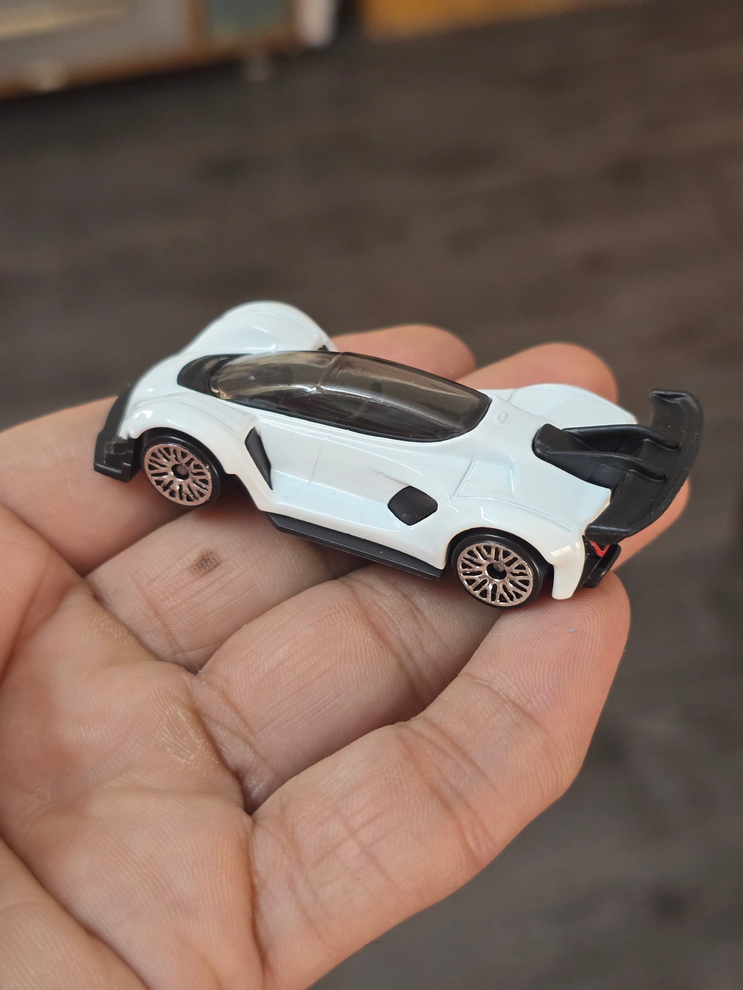 Hot Wheels CZinger 21C - White (Uncarded - New)