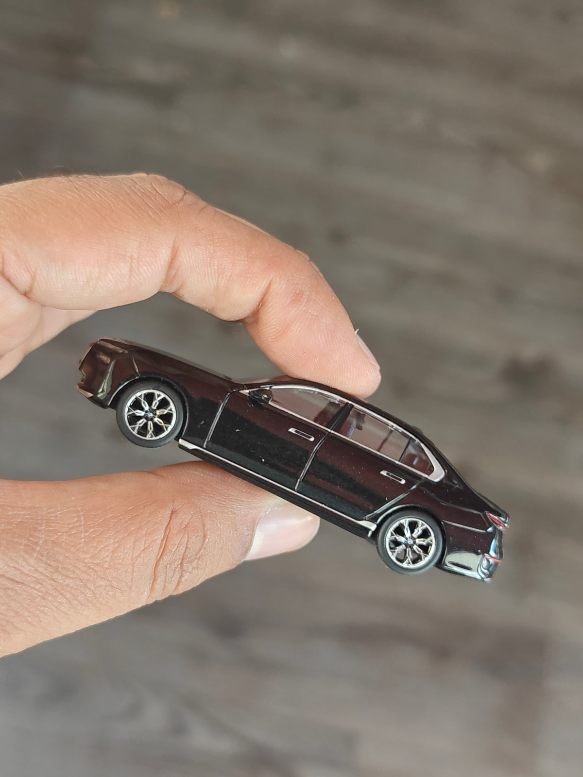 Mini GT BMW i7 xDrive60 - Black Sapphire (Open Box)