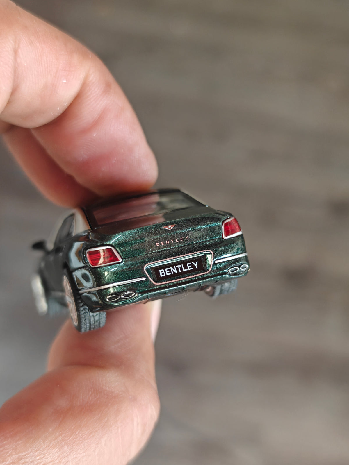 Mini GT Bentley Flying Spur - White Sand Verdant (Open Box)