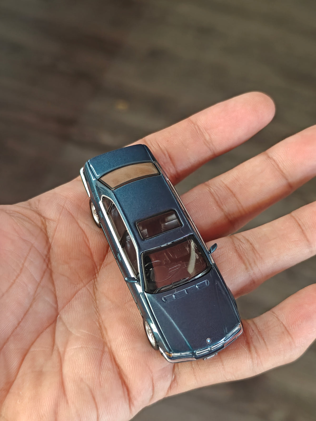 Mini GT BMW 750i L - Sorento Blue Metallic (Open Box)