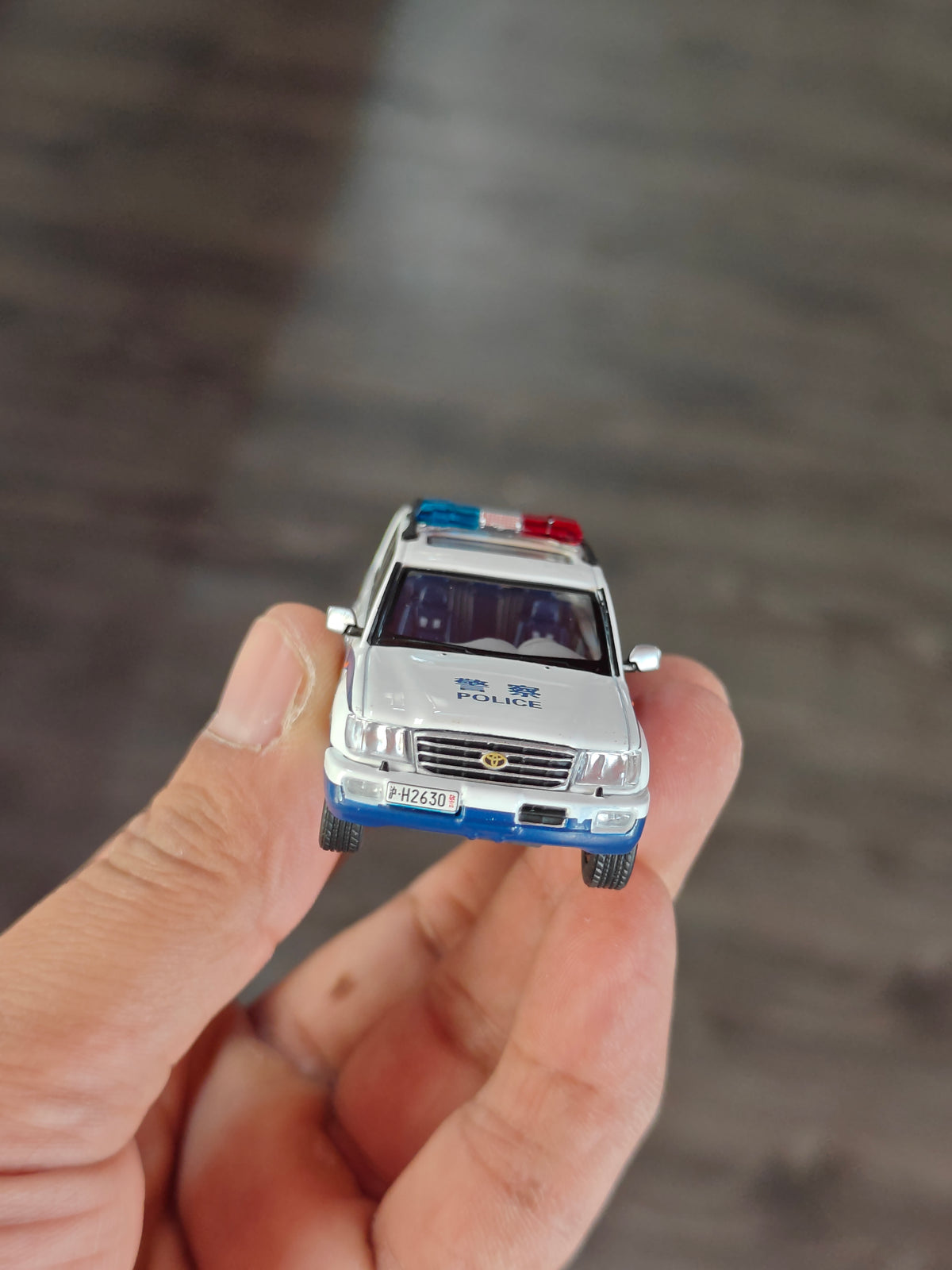 XCar Toys Toyota Land Cruiser Police - J100 Series (Open Box)