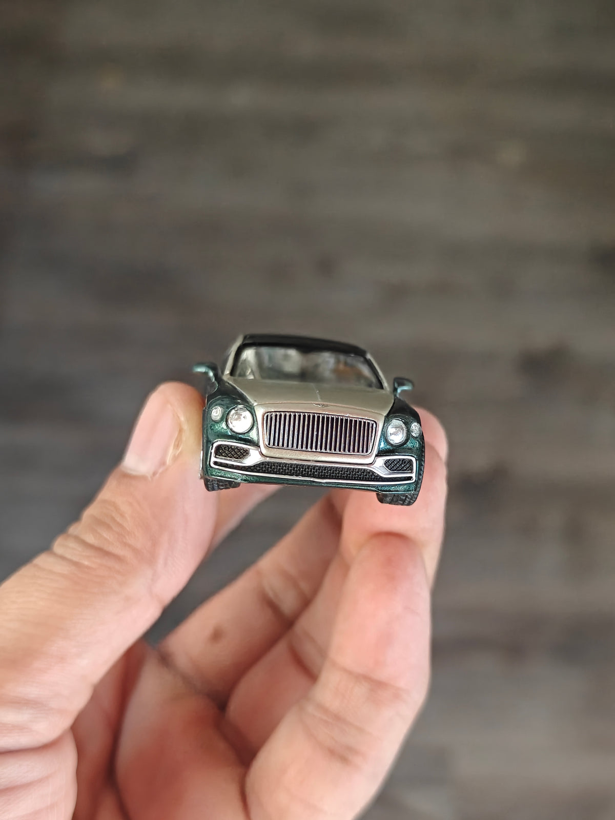Mini GT Bentley Flying Spur - White Sand Verdant (Open Box)