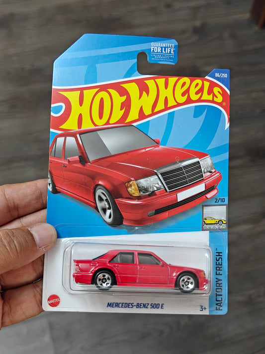 Hot Wheels Mercedes-Benz 500 E - Red (Imported)