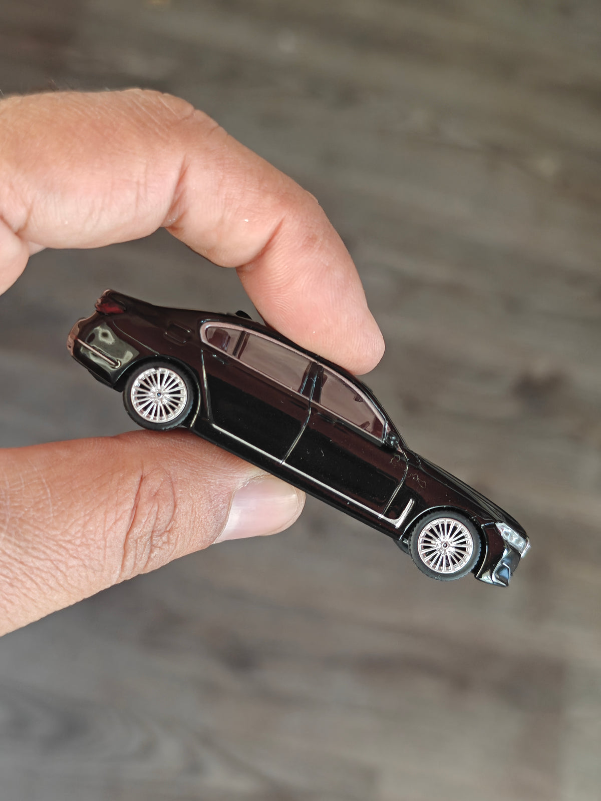 Mini GT BMW 750Li xDrive - Black Sapphire (Open Box)